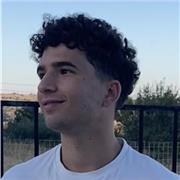 Profesor de guitarra con formación de más de 11 años y experiencia como profesor en academia ofrece clases